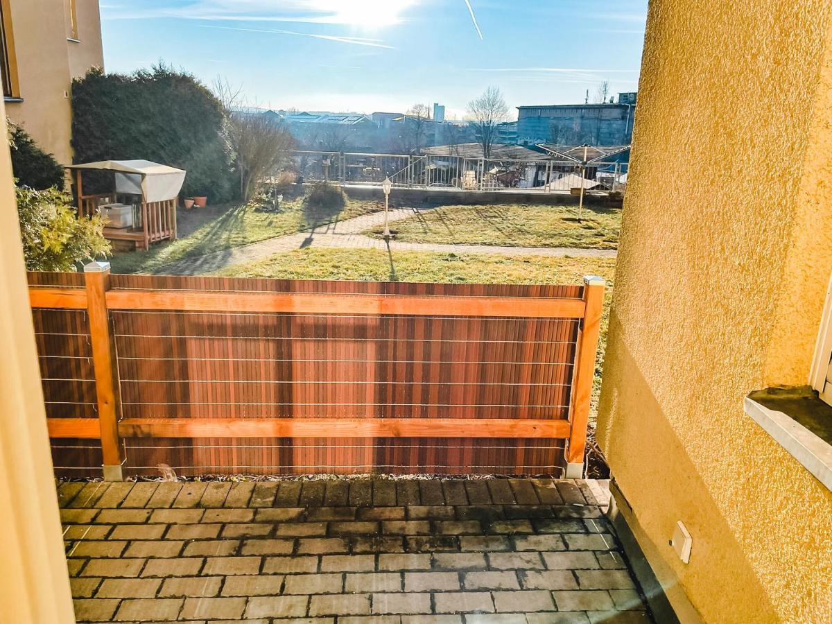 Schoene Wohnung, Eigene Terrasse, Privater Parkplatz, Wi-Fi, Waschmaschine, 3P Chemnitz Exterior foto